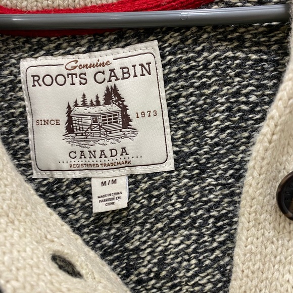 Roots cabin sweater size medium - Picture 2 of 3